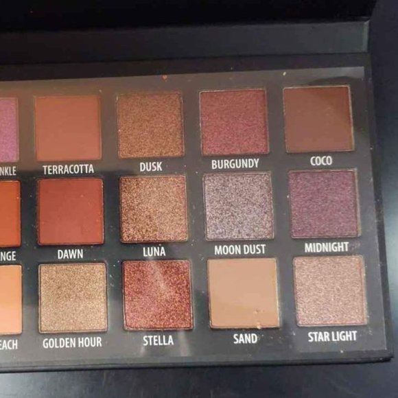 NIB - KAB Cosmetics Day & Night Eyeshadow Palette - Picture 2 of 7